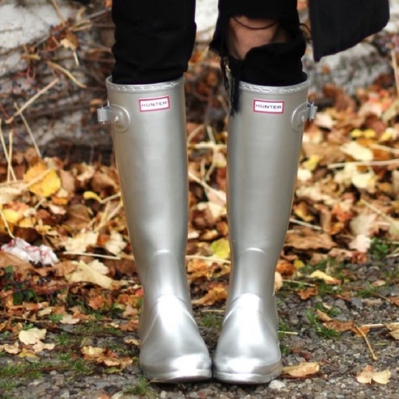 Hunter Shoes - HUNTER TALL SILVER RUBBER BOOTS SIZE 7